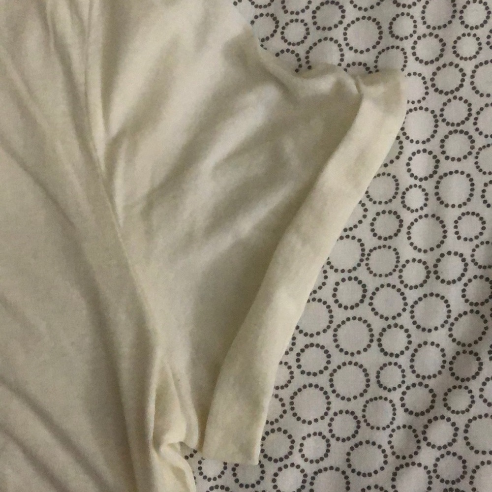 ✌🏽H&M Divided Basic Tee - Picture 3 of 4